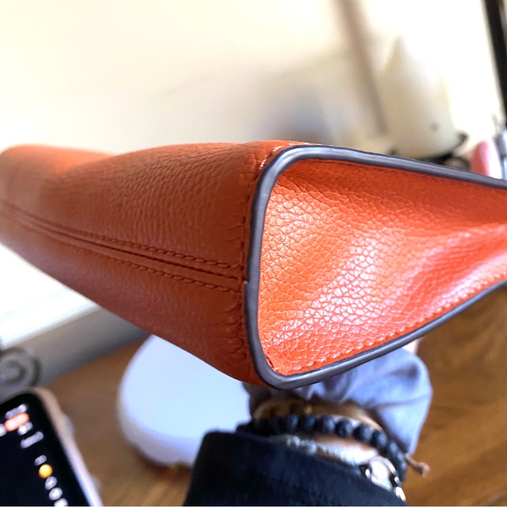 Michael Kors XL pebble leather clutch wrislet in burnt orange EUC no callouts - Picture 4 of 11